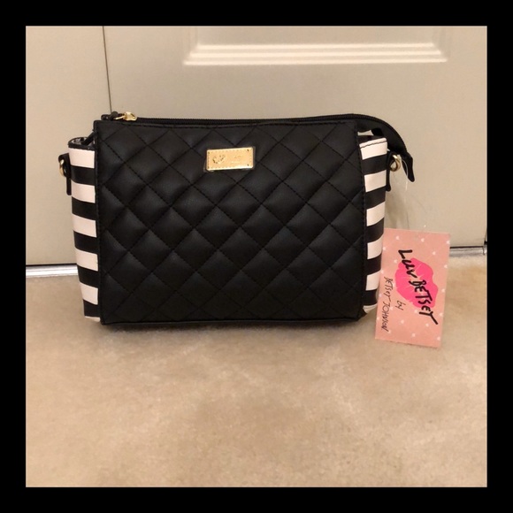 Betsey Johnson Handbags - ❗️NEW❗️Betsey Johnson Crossbody Purse